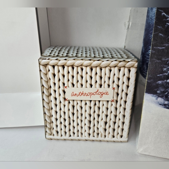 Anthropology 2024 Holiday Gift Box - Picture 3 of 8